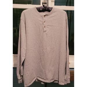 Croft and Barrow Men's XLT Long Sleeve Grey Henley With Button Accents.‎